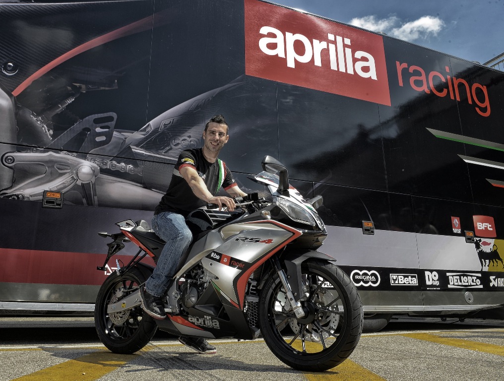 Marco Melandri e la nuova RS4 125cc