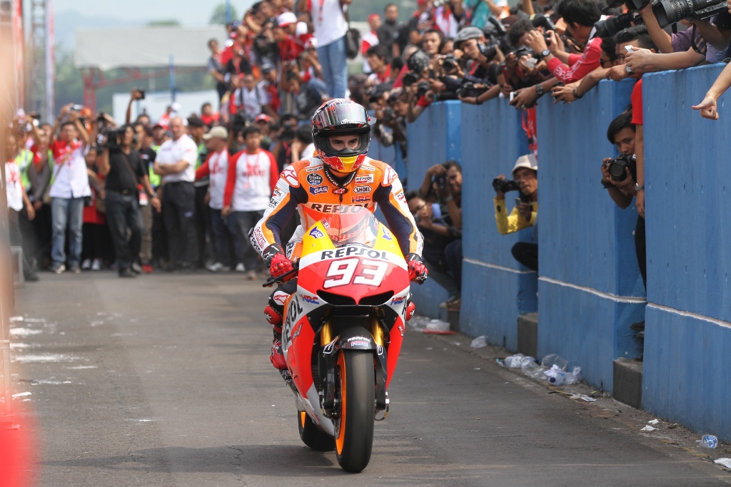 MotoGP 2014, Marc Marquez entra in pista per la manifestazione indonesiana