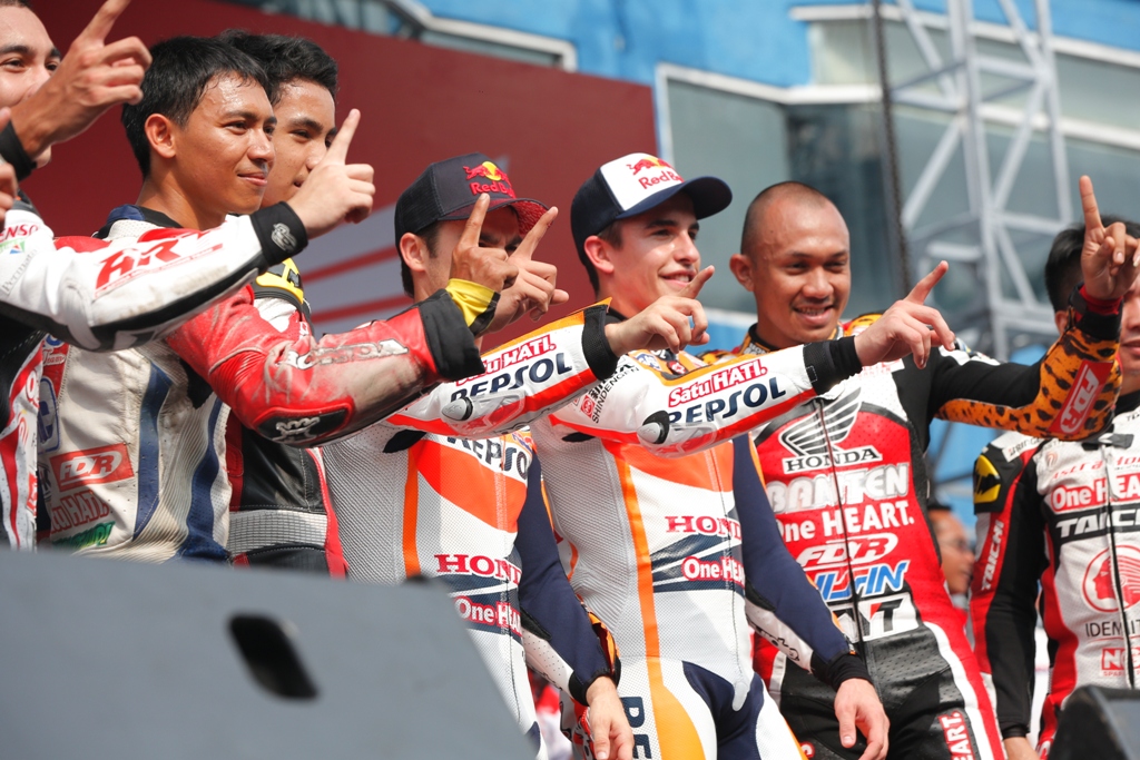 MotoGP 2014: Marquez e Pedrosa con i piloti indonesiani