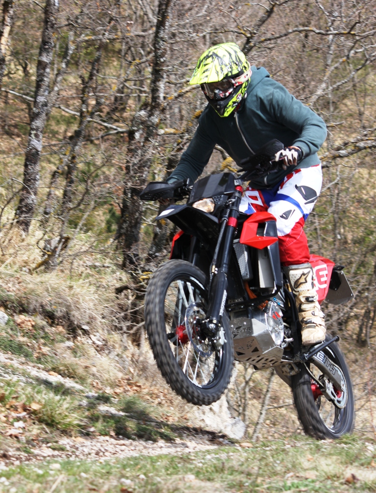 Marco Maggi testa la TACITA T-RE, ENDURO ELETTRICA