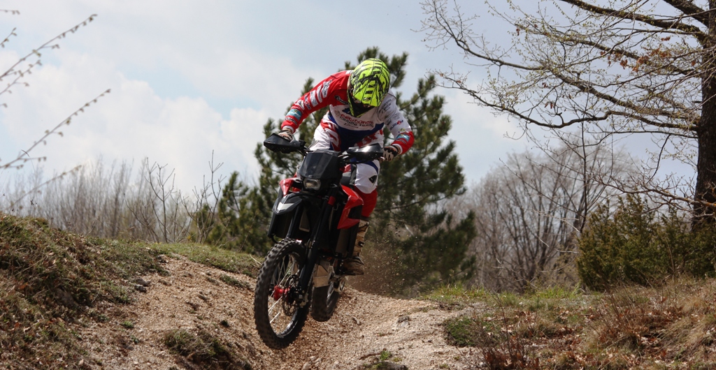 Marco Maggi testa la TACITA T-RE, ENDURO ELETTRICA