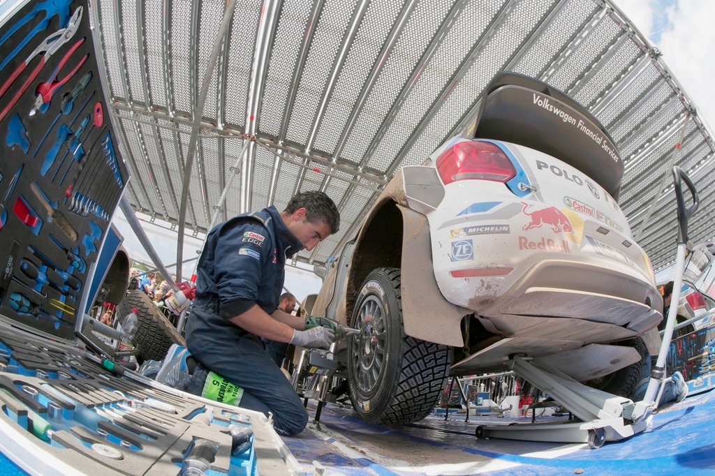 Lavoro perfetto per i tecnici VW sulla Polo R WRC