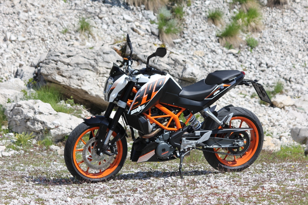 KTM Duke 390, linea aggressiva e pulita