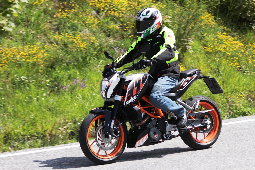 KTM Duke 390, comoda, veloce con un bel motore da 375 cc