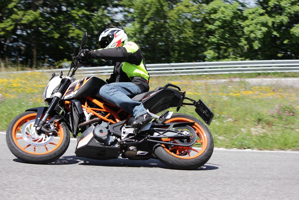 Duke 390 KTM, agile e reattiva su strada