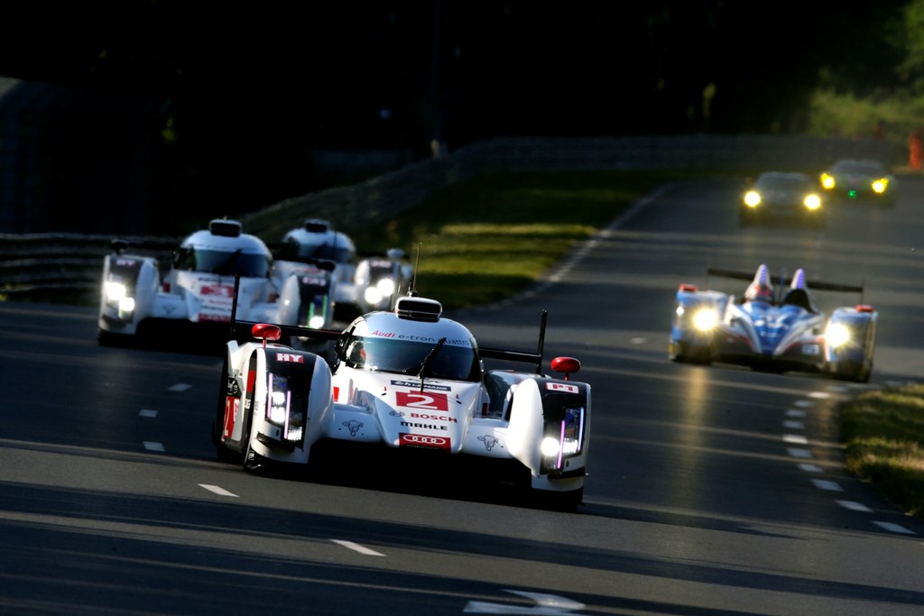 Audi in notturna alla 24 Ore di Le Mans