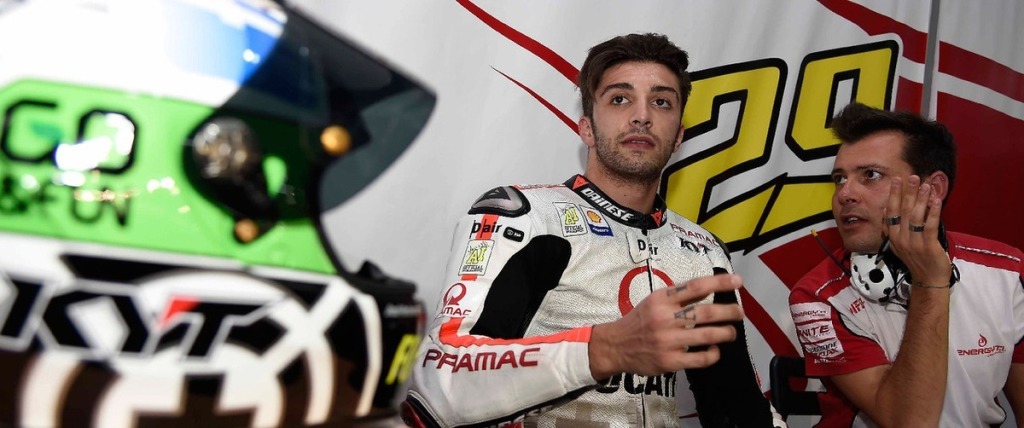 Andrea Iannone al box