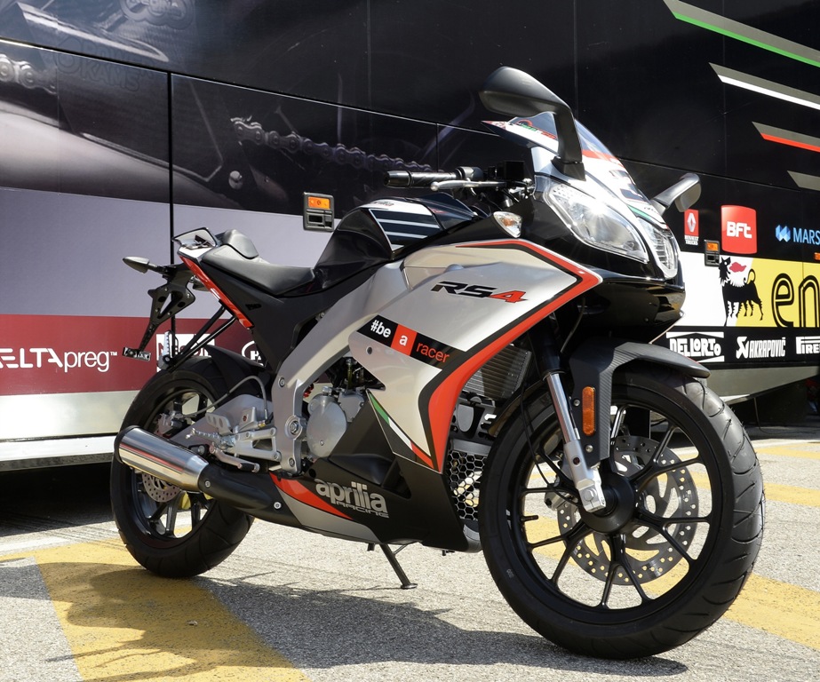 Aggressiva e concreta la nuova Aprilia RS4 50cc