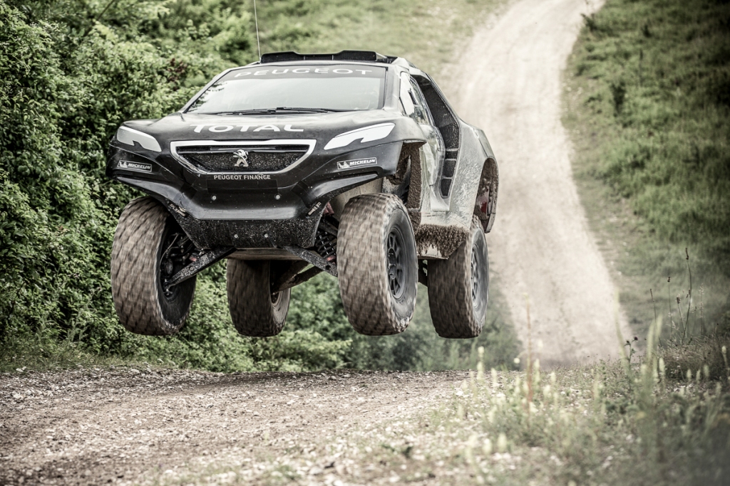 Peugeot scommette tutto sulla 2008 DKR a due ruote motrici