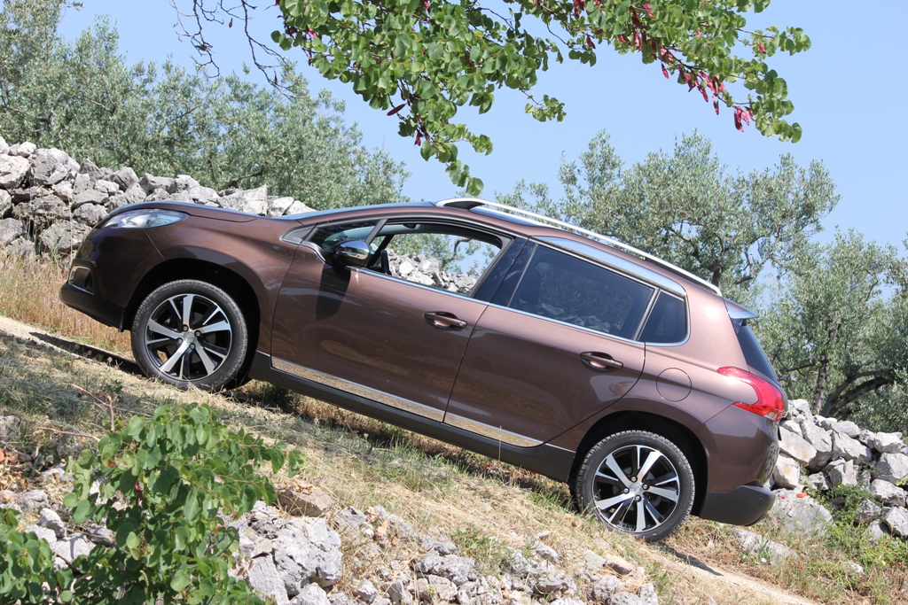 Peugeot 2008, Crossover a 360°