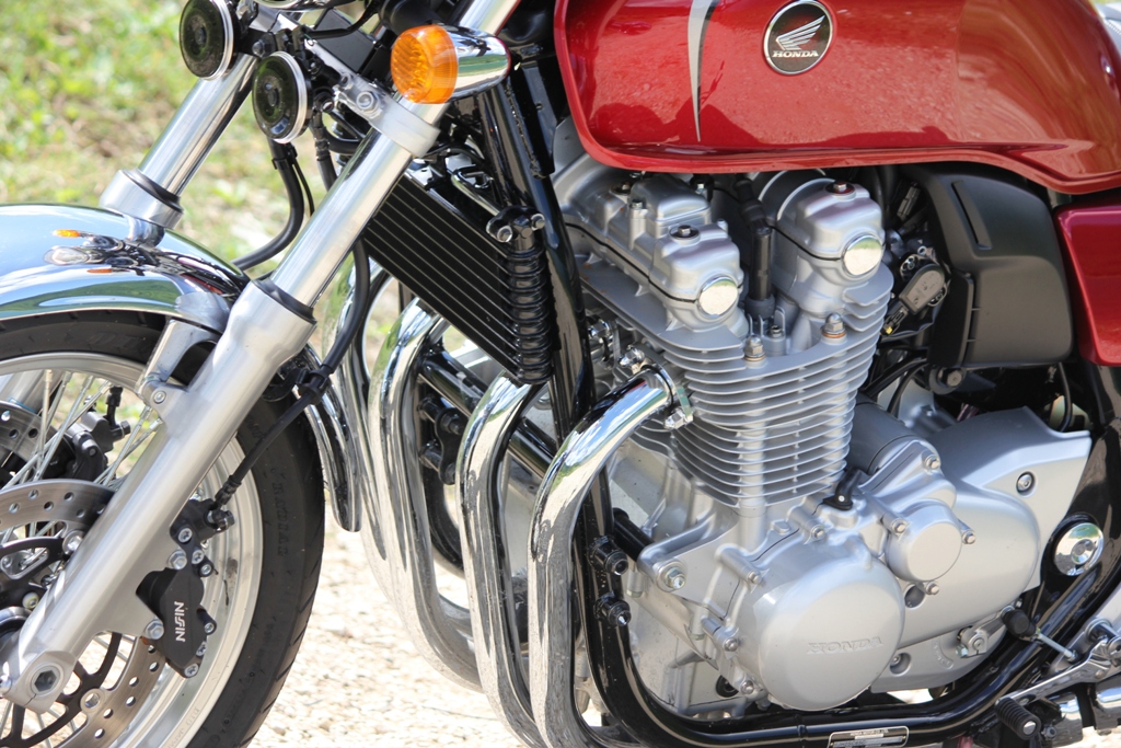 Il poderoso quattro cilindri Honda della CB1100EX