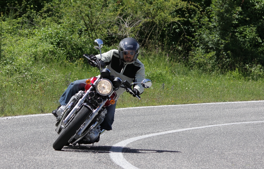 La Honda CB1100EX agile nel misto/stretto