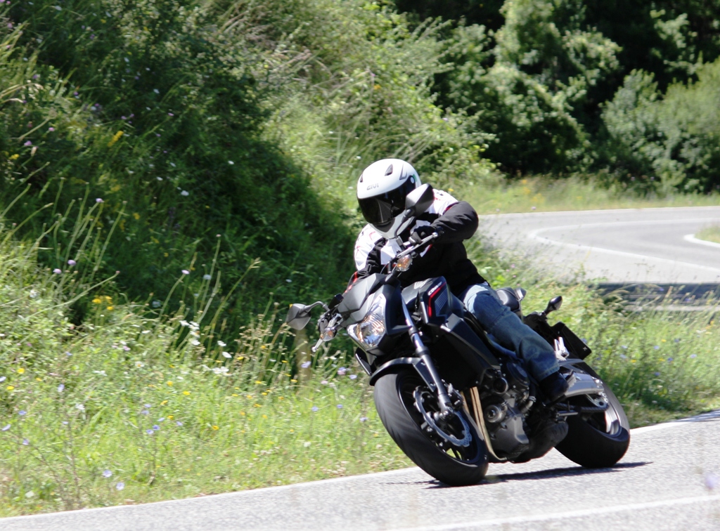 La Honda CB650F è agilissima sul misto/stretto e gran piegatrice