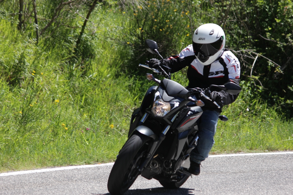 La Honda CB650F mostra tutta la sua agilità sul misto/stretto...