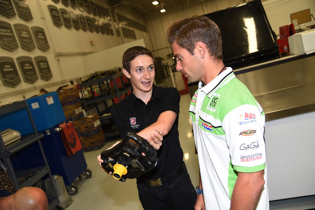 Alvaro Bautista con  Zach Veach, pilota diaciannovenne della F.Indy