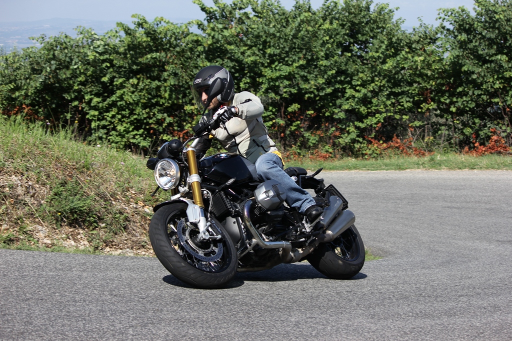 BMW nineT 2014: la Roadster tedesca è spinta da un motore elastico e ricco di coppia