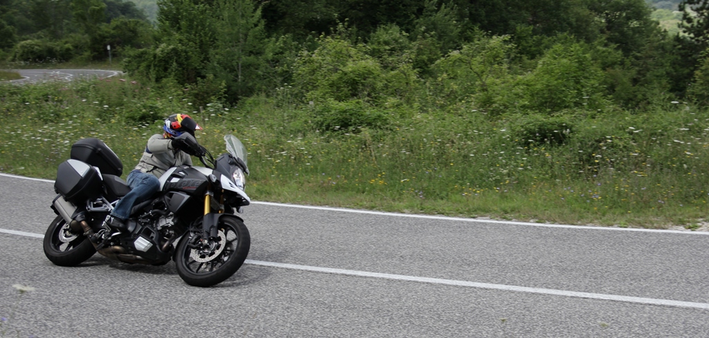 Agile ovunque la V-Strom 1000 ABS Suzuki, nuove quote ciclistiche, più agilità