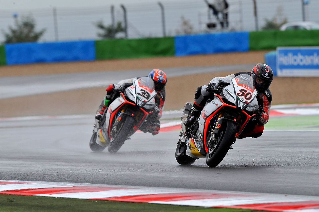 SBK 2014, Francia: condizioni difficili per la pioggia per  i piloti Aprilia Racing