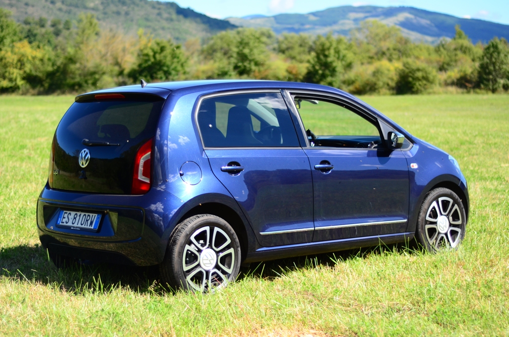 VW UP! hih up! estetica gradevole e linee morbide per questa utilitaria elegante