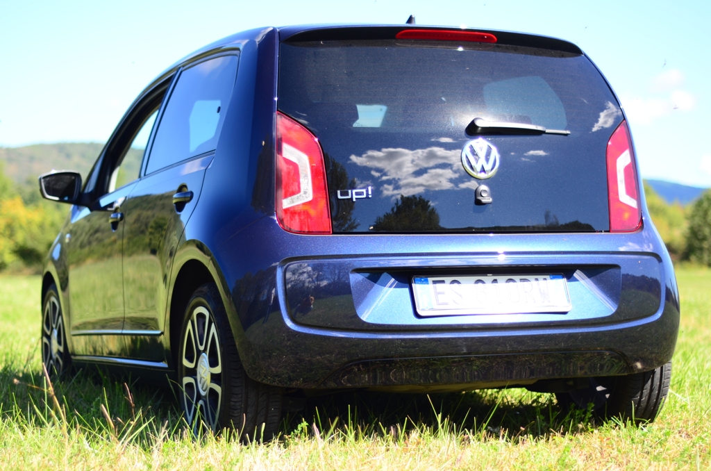 VW Up! 2014: posteriore gradevole e portellone piatto per la Up!