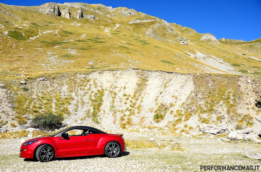 RCZ-R Peugeot, lo stile francese per una vera sportiva purosangue