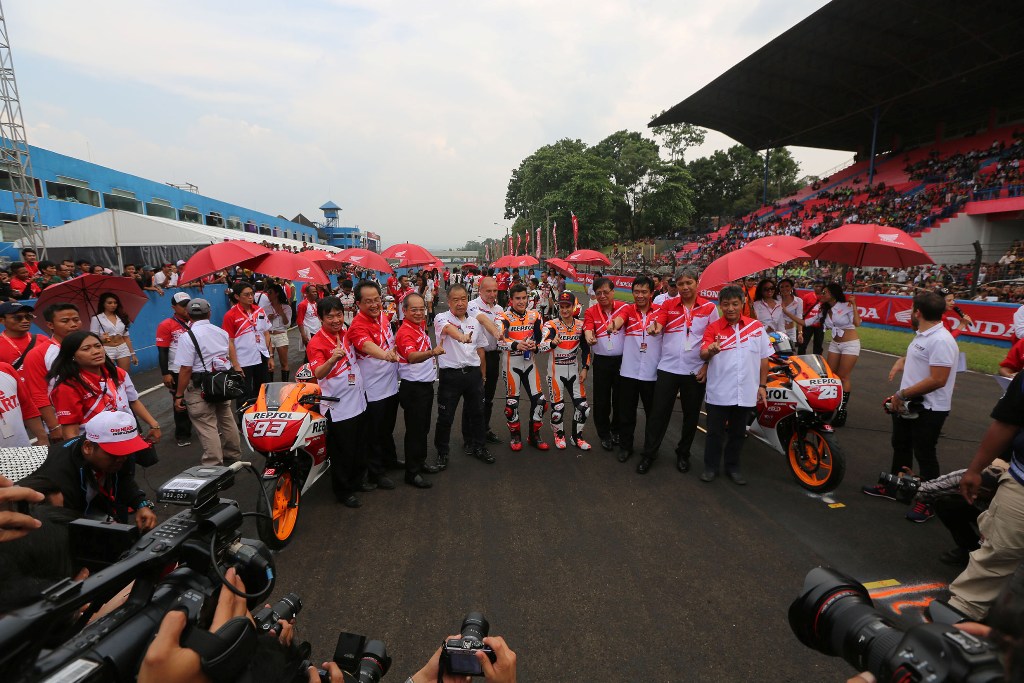 MotoGP 2014, Indonesia, il pubblico festeggia i rider Honda