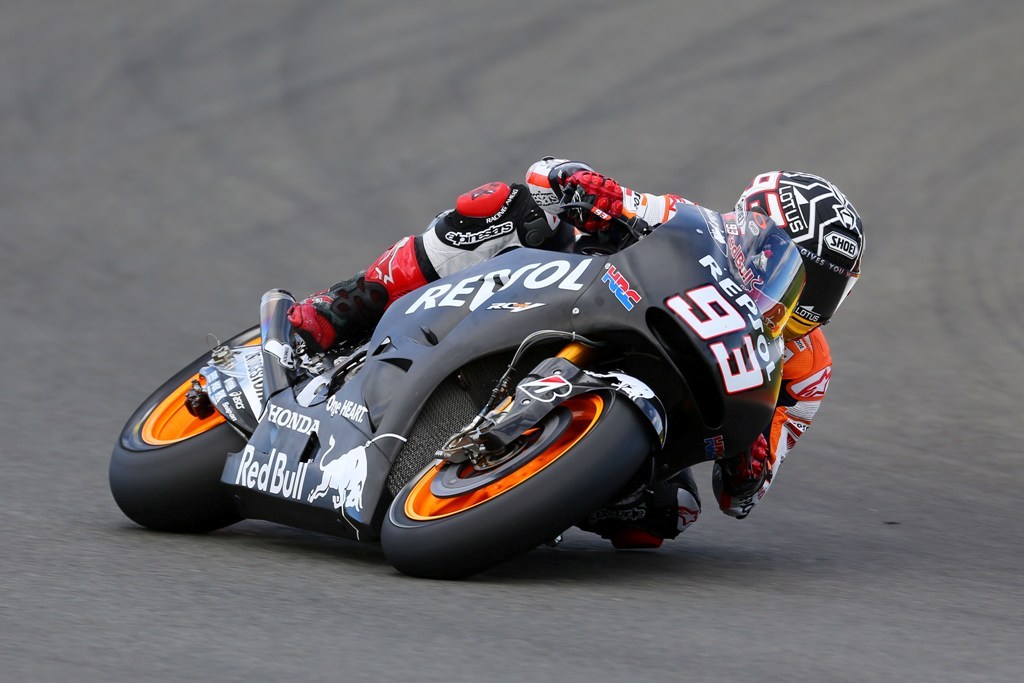 MotoGP, Valencia test 2014, Marquez in sella al prototipo 2015