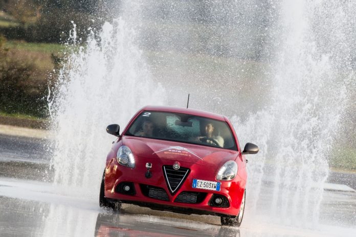 Corso Guida Sicura ACI-SARA, un'altra prova sul piazzale del centro a Vallelunga