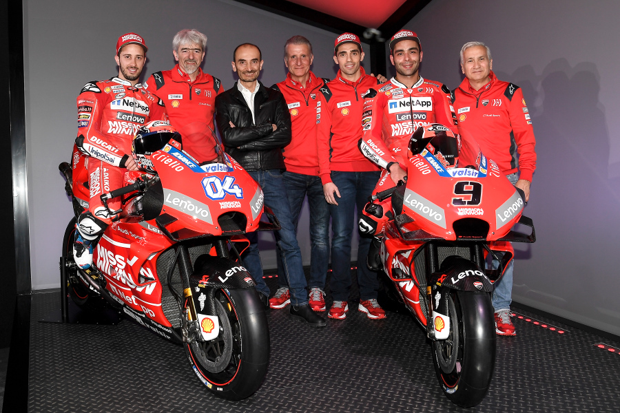 Desmosedici GP19-performancemag.itAndrea Dovizioso, Luigi Dall'Igna, Claudio Domenicali, Paolo Ciabatti, Michele Pirro, Danilo Petrucci, Davide Tardozzi