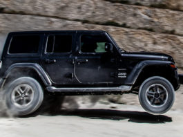 Davvero assoluta ed inarrestabile la Nuova WRANGLER by Jeep, un concentrato di aggressività, massa muscolare e potenza. Comoda anche in città si impone sull'offroad più tosto ed impervio, merito anche del nuovo Multijet 2.2 da 200 CV e ben 450 Nm di coppia