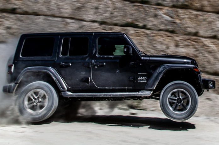 Davvero assoluta ed inarrestabile la Nuova WRANGLER by Jeep, un concentrato di aggressività, massa muscolare e potenza. Comoda anche in città si impone sull'offroad più tosto ed impervio, merito anche del nuovo Multijet 2.2 da 200 CV e ben 450 Nm di coppia