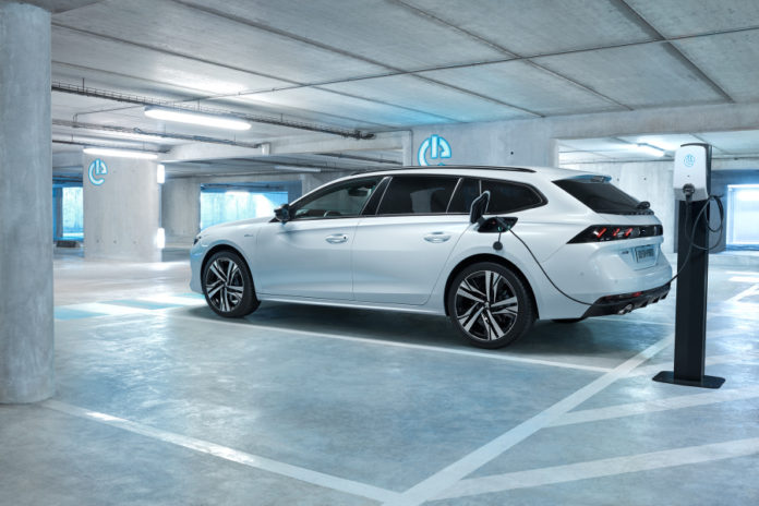 PEUGEOT 508 SW HYBRID-performancemag.it2019