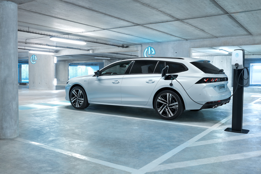 PEUGEOT 508 SW HYBRID-performancemag.it2019