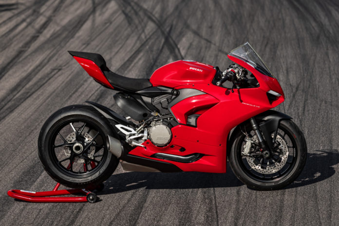 panigaleV2-Ducati-performancemag.it