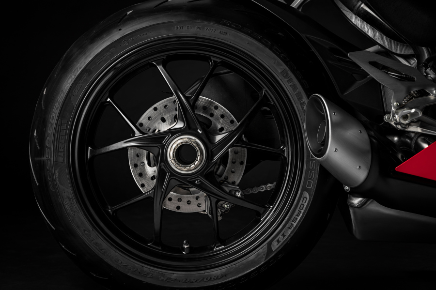 panigaleV2-Ducati-performancemag.it