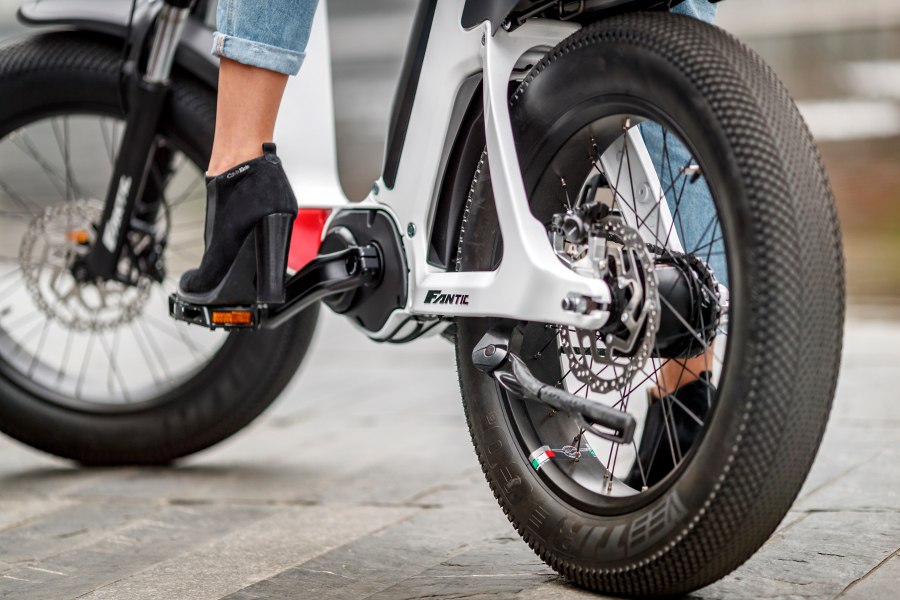 ISSIMO-FANTIC MOTOR-performancemag.it