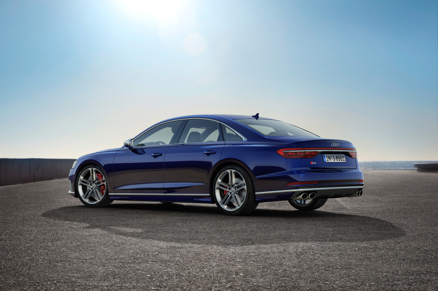 performancemag,it2020-audiA8 hybrid plug-in