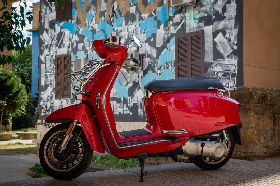 performancemag.it-gocycle-Vs-Lambretta