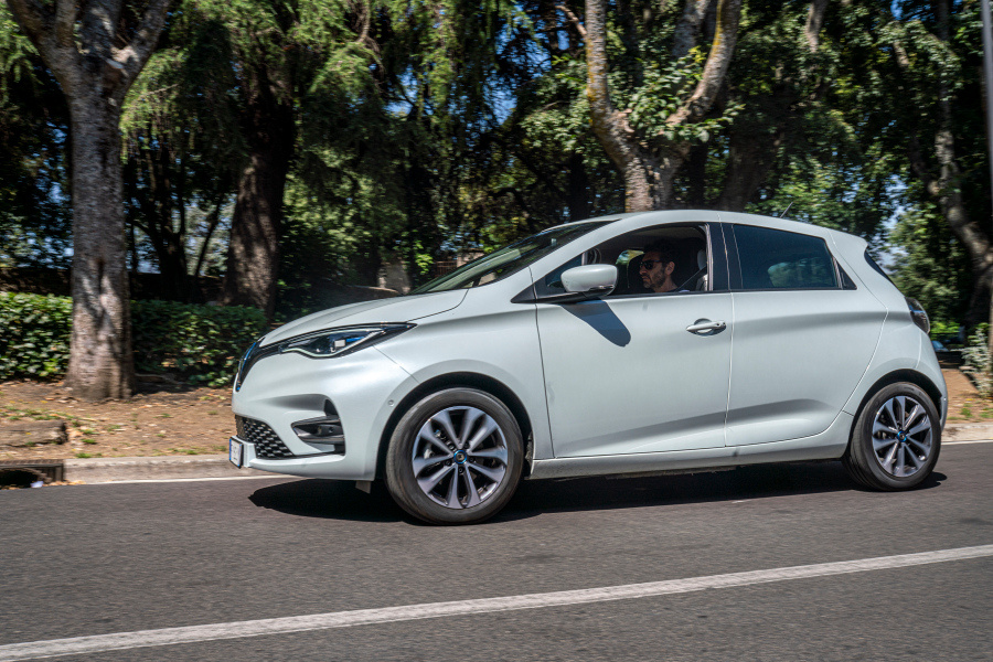 performancemag.it-RENAULT-ZOE-vs-LITTLE-BOARD