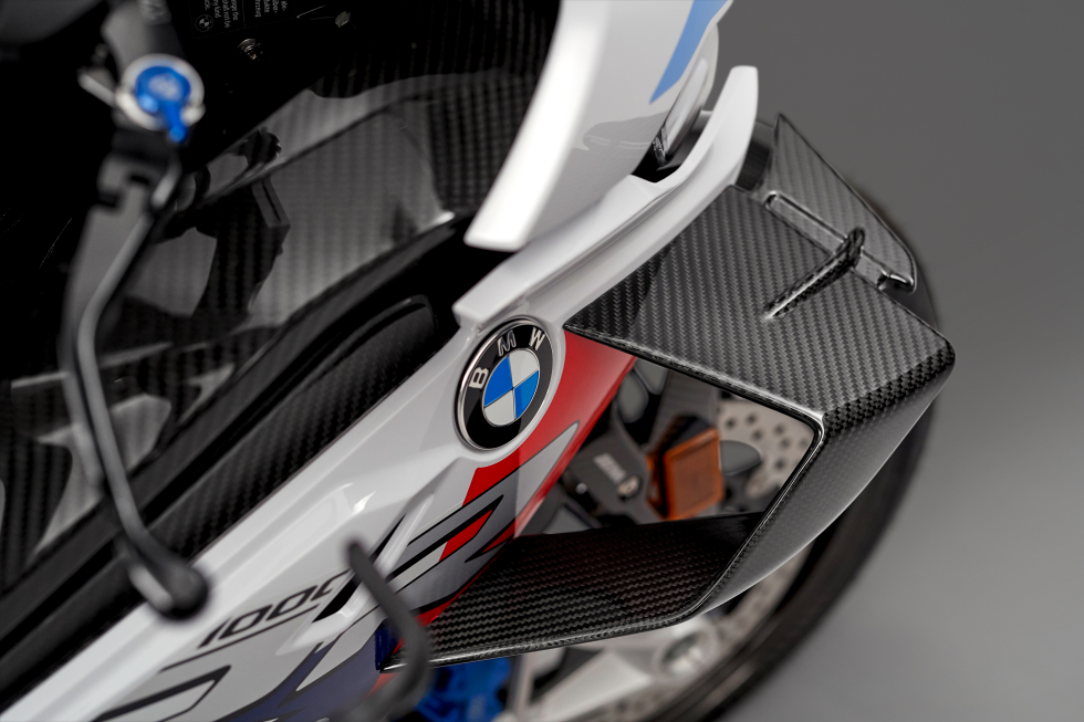 BMW motorrad, nuova BMW M 1000 RR, appendici aerodinamiche M 1000RR, BMW ShiftCam, fibra di carbonio appendiic BMW,