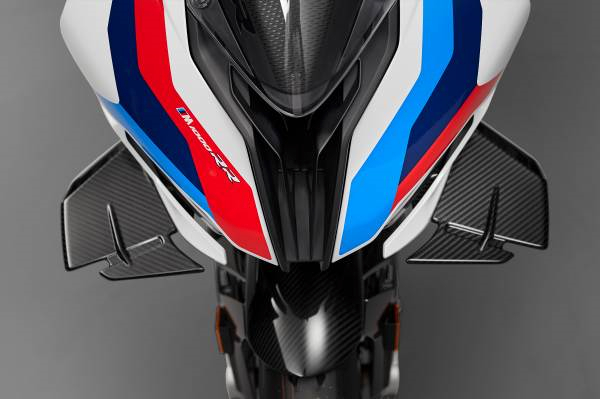 BMW motorrad, nuova BMW M 1000 RR, appendici aerodinamiche M 1000RR, BMW ShiftCam, fibra di carbonio appendiic BMW,