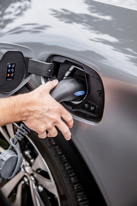 Ford Explorer plug-in hybrid 2021-performancemag.it 2021