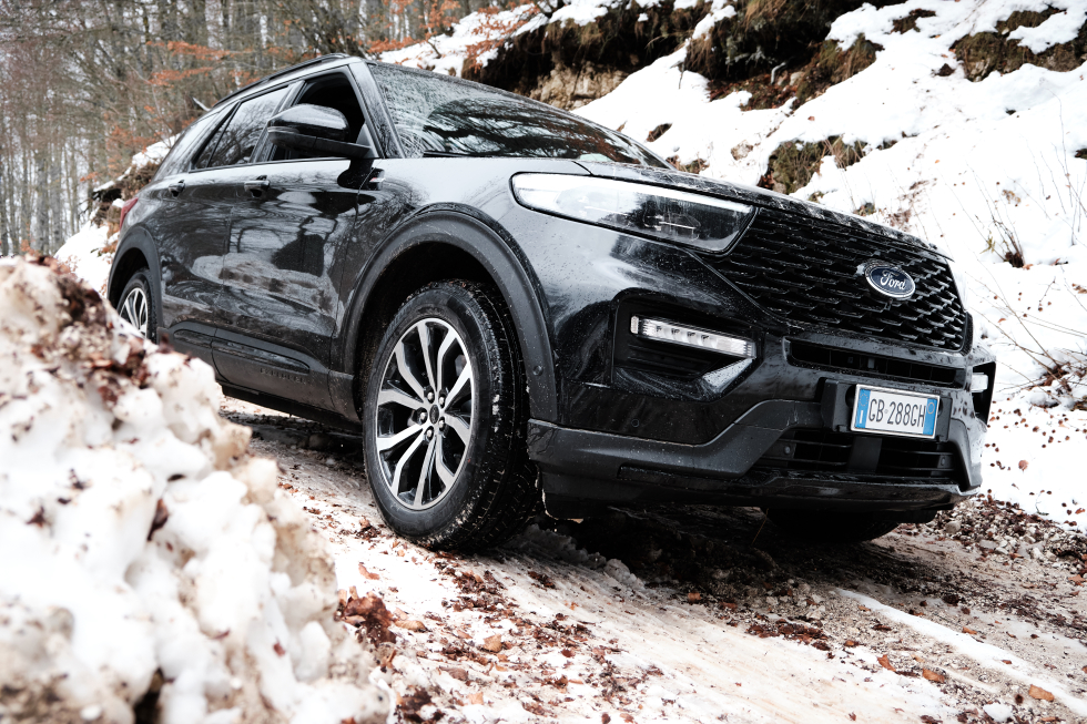 Ford Explorer plug-in hybrid 2021-performancemag.it 2021