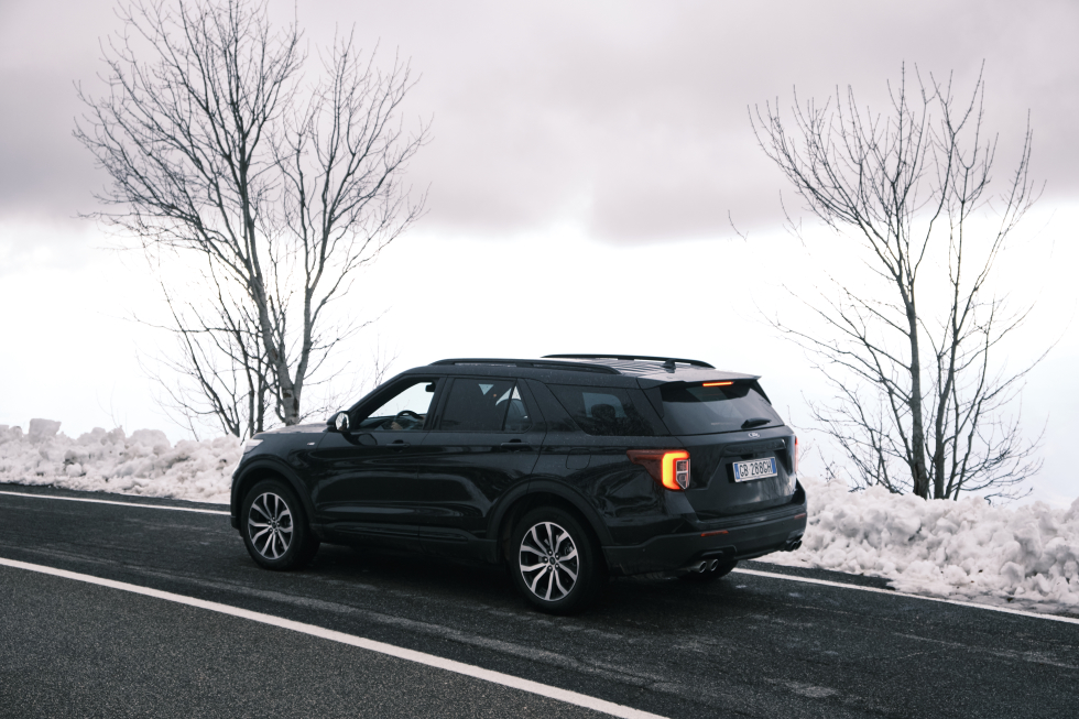 Ford Explorer plug-in hybrid 2021-performancemag.it 2021
