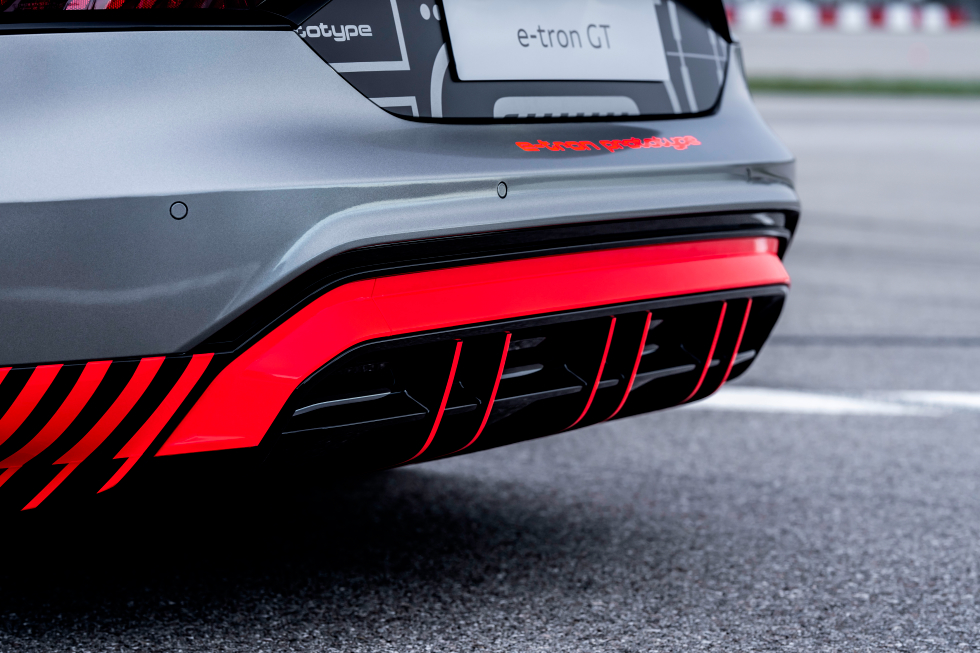 audi e-tron2021-performancemag.it 2021