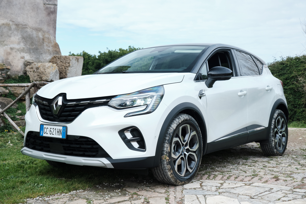 Renault-Capture E-TECH plug-in Hybrid - performancemag.it 2021