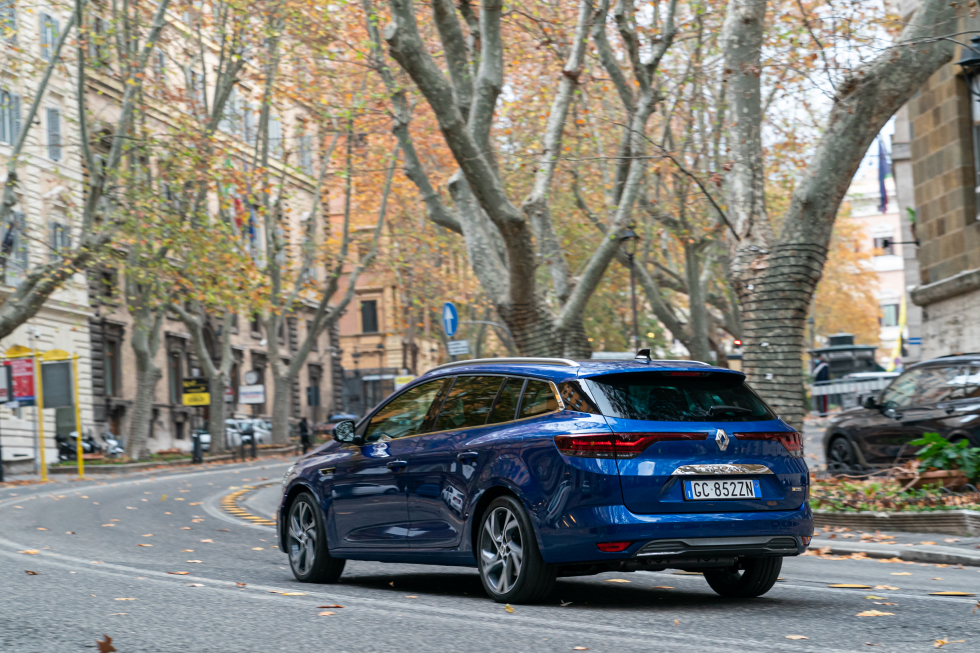 nuova RENAUTL MEGANE E-TECH - performancemag.it 2021
