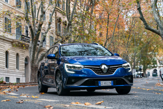 nuova RENAUTL MEGANE E-TECH - performancemag.it 2021