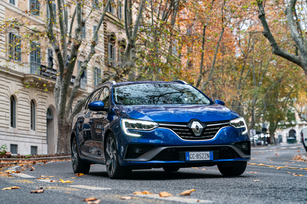 nuova RENAUTL MEGANE E-TECH - performancemag.it 2021