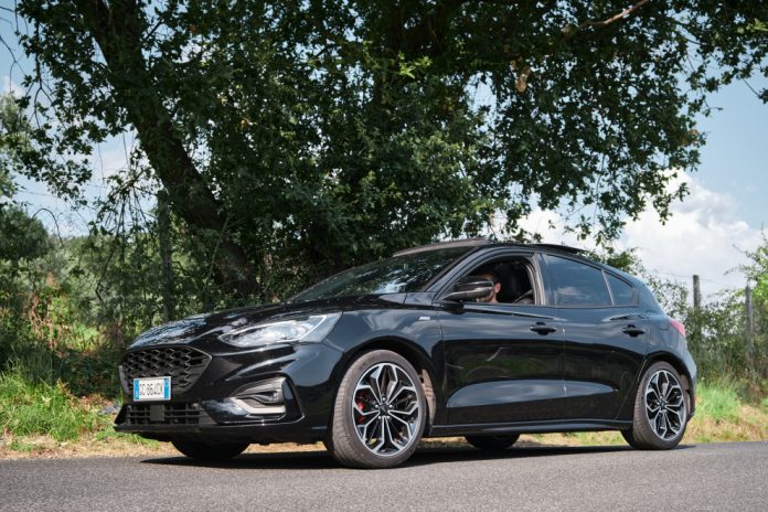 Ford-FOCUS-ST-Line-EcoBoost-Hybrid-performancemag.it-2021-